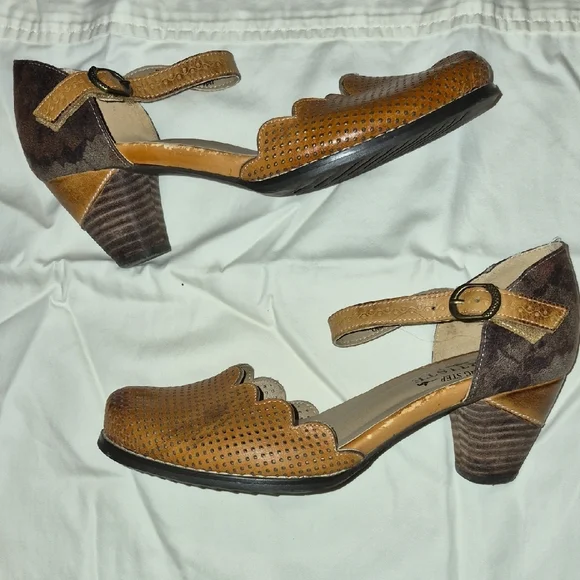 L'ARTISTE Brown Perforated Scallop Ankle-Strap Heels - Picture 4 of 7